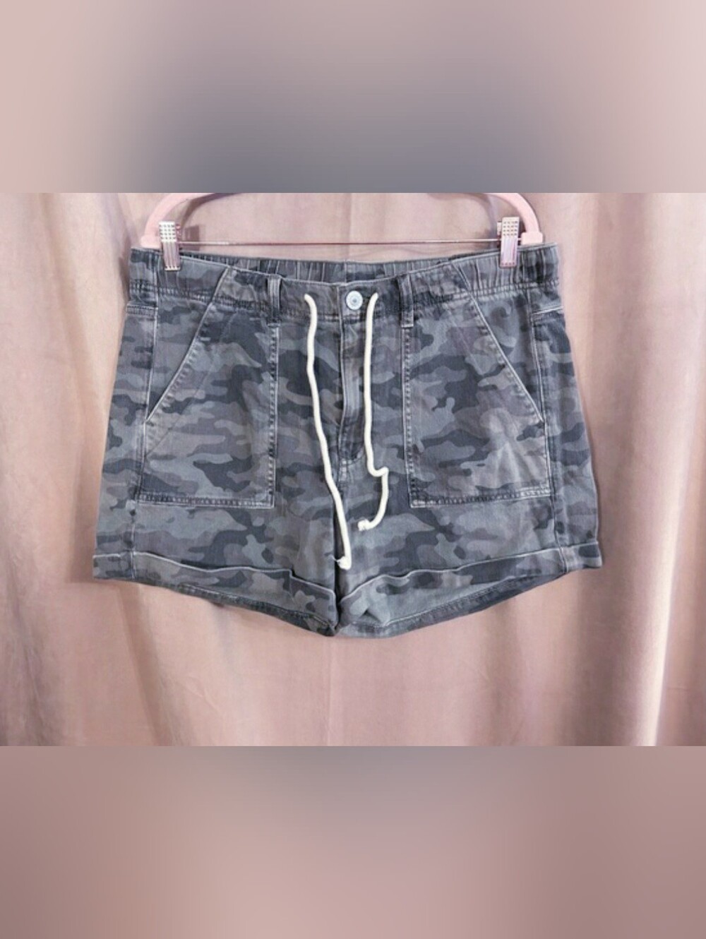 AMERICAN EAGLE CAMO DENIM SHORTS